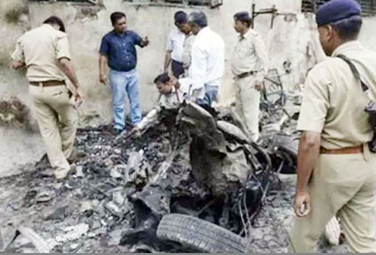 ভারতে সিরিজ বোমা হামলার ঘটনায় অভিযুক্ত ৩৮ জনের মৃত্যুদণ্ড