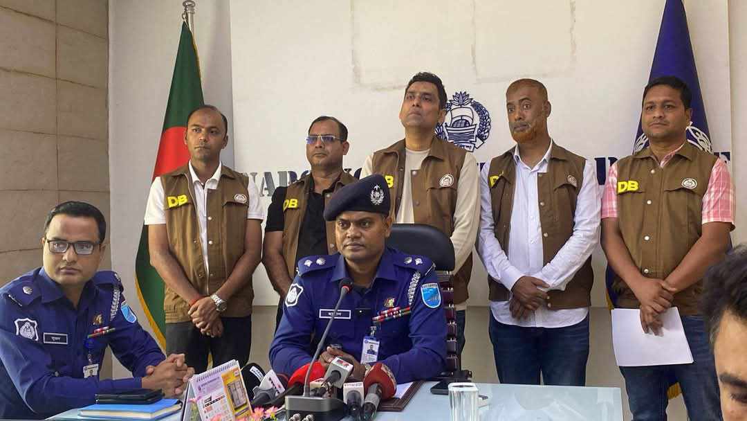 ১৩০ বোতল ফেন্সিডিলসহ ২ জন গ্রেপ্তার